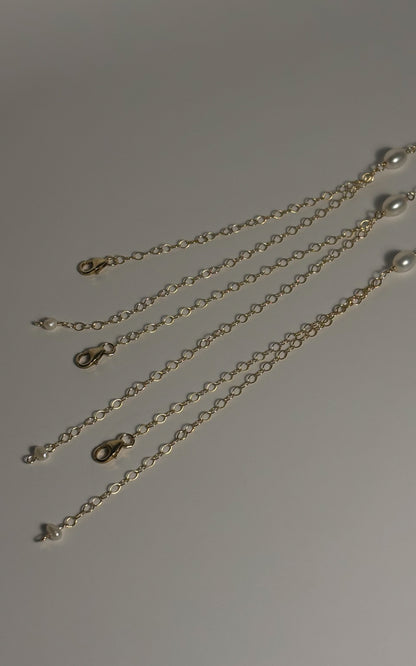 Pearl gold filled 14/20 hand chain - Guayaba