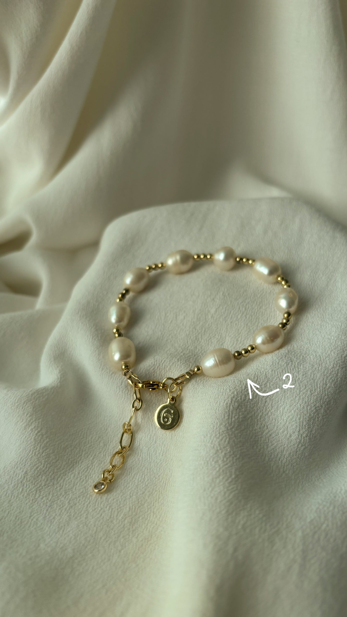 Pa’ la perla gold and pearl bracelets