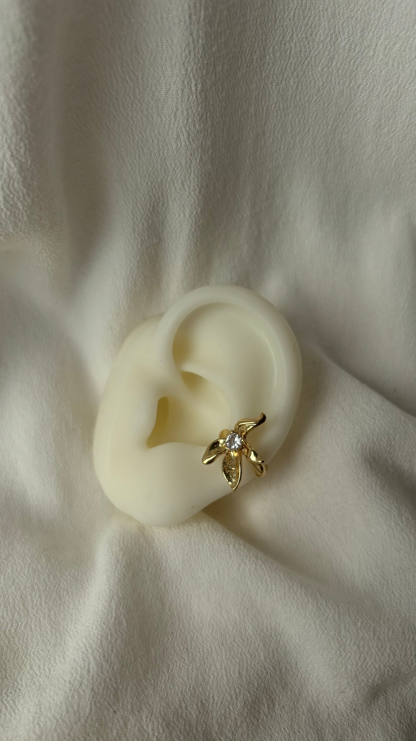 Flower ear cuff