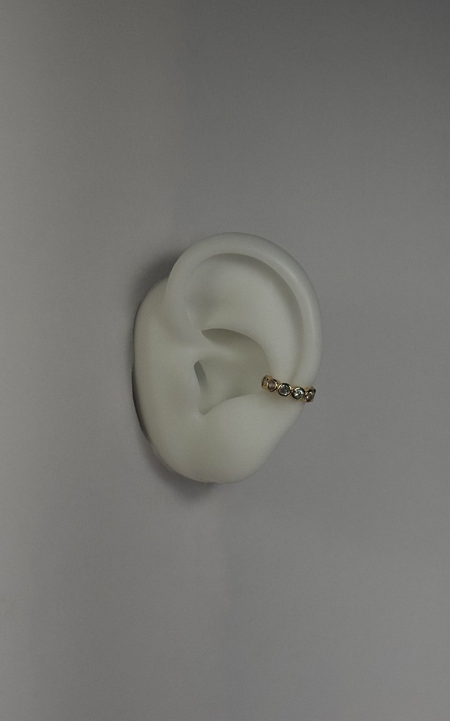 Zirconia ear cuff - Guayaba