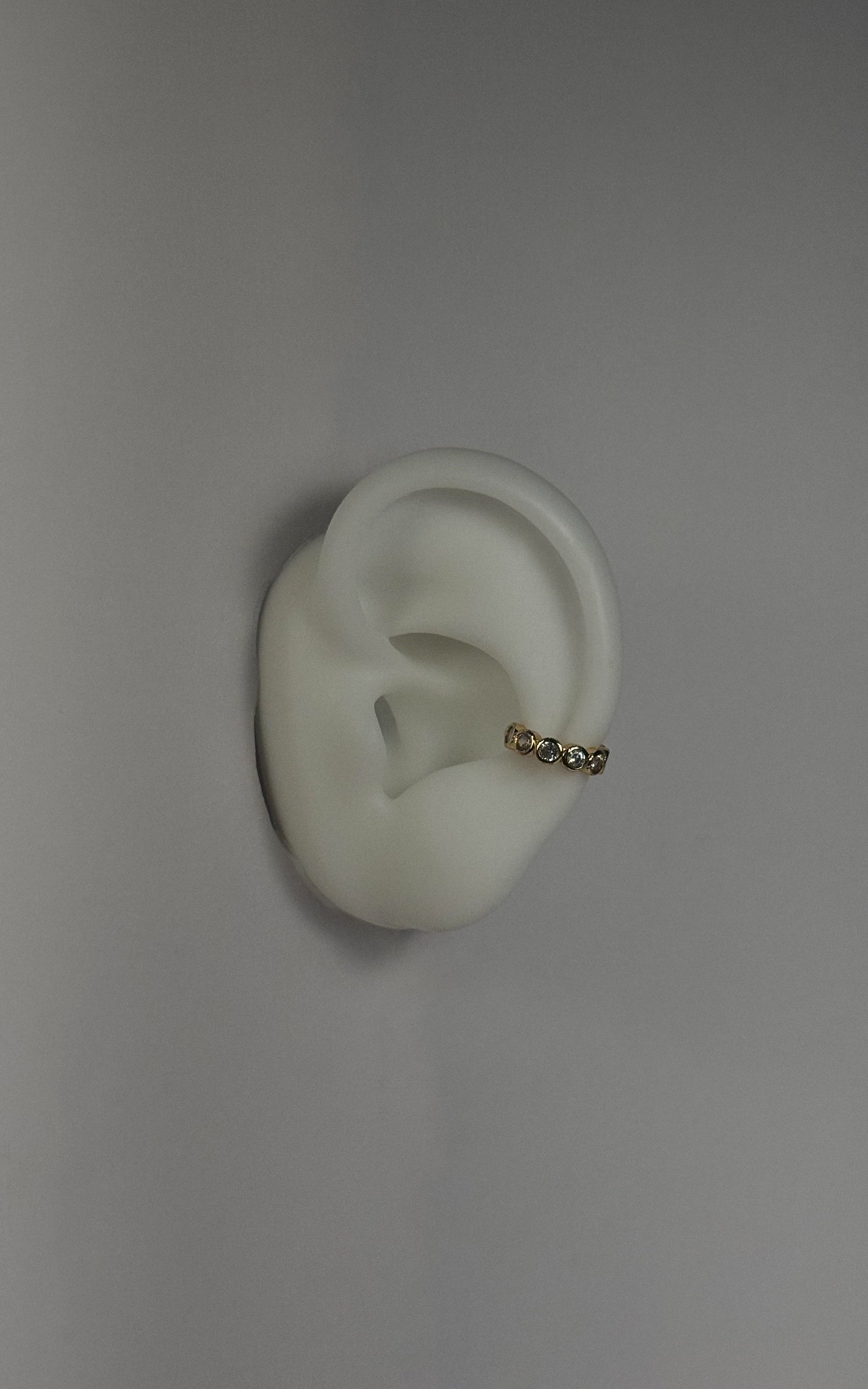 Zirconia ear cuff - Guayaba