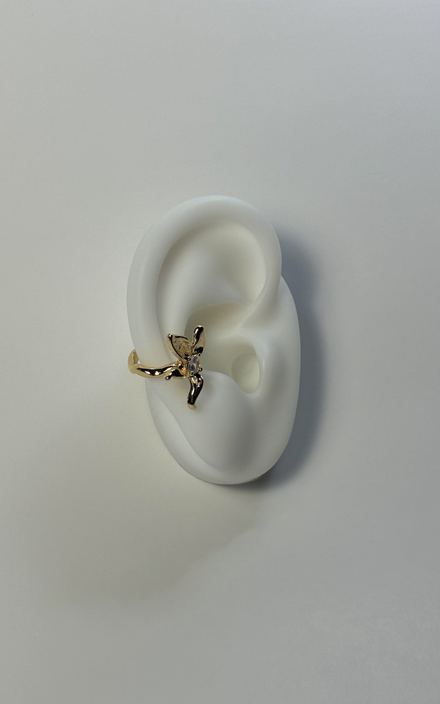 Pendiente de oreja con forma de flor