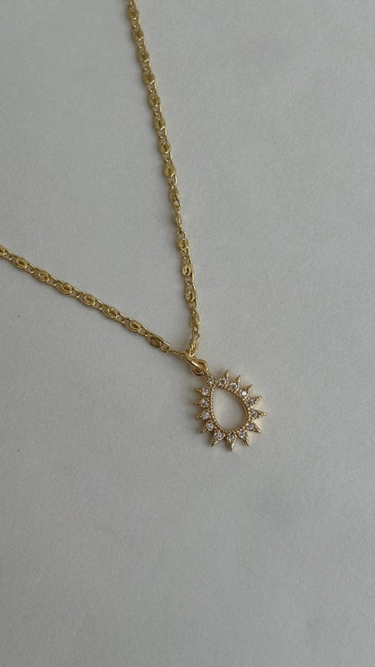 Luz gold necklace