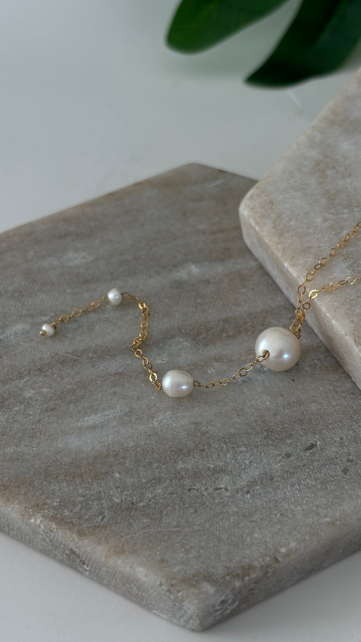 14/20 Pearls & gold necklace