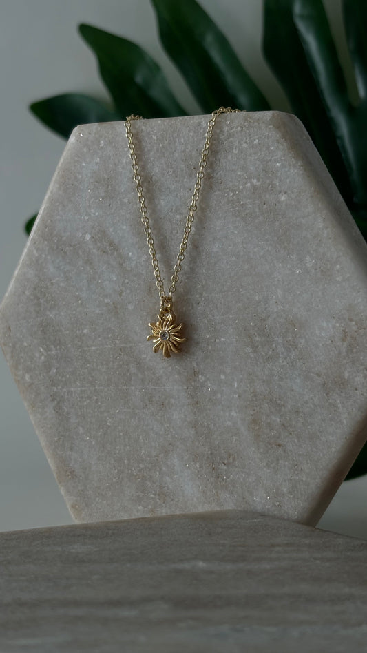 Light flower gold necklace