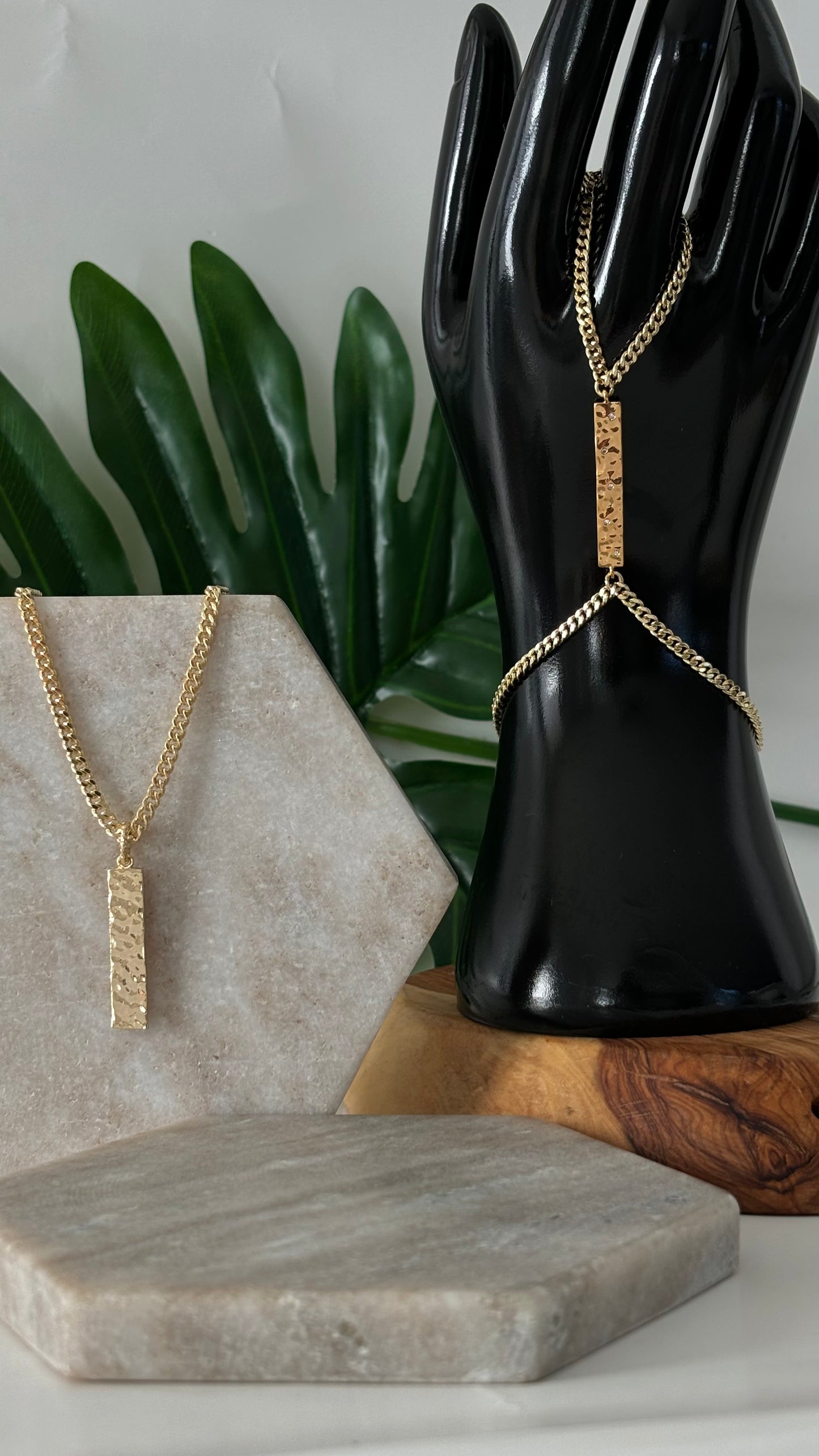 Texture gold hand chain