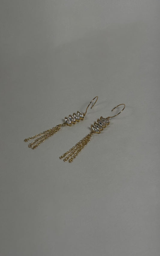Pendientes de lluvia de oro con circonitas